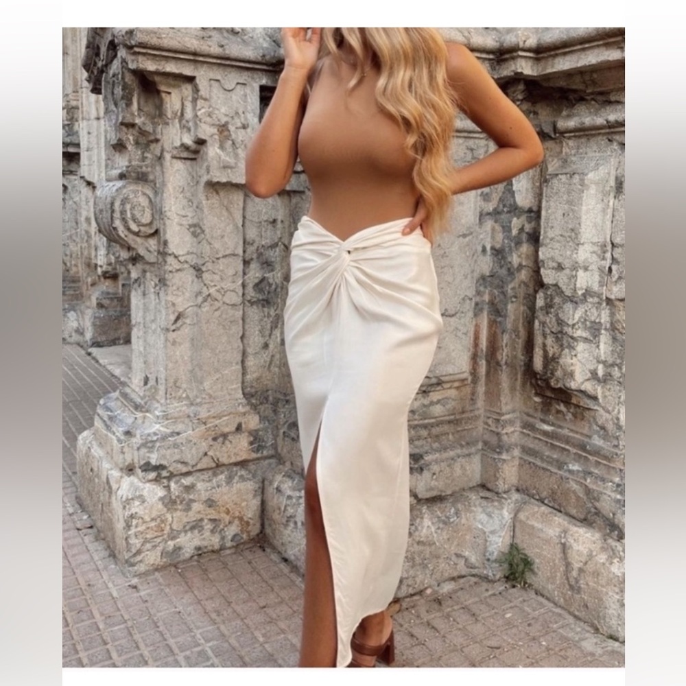 Zara Satin effect skirt with knot New with tags Size small Ivory white